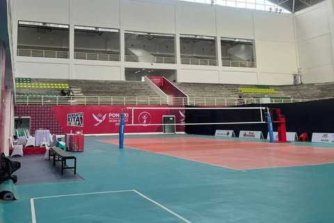 Kondisi GOR Bola Voli Indoor Sumut Sport Center, Kabupaten Deli Serdang, Sumatera Utara, Kamis (12/9/2024). Foto: Tri Vosa/kumparan