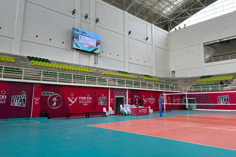 Kondisi GOR Bola Voli Indoor Sumut Sport Center, Kabupaten Deli Serdang, Sumatera Utara, Kamis (12/9/2024). Foto: Tri Vosa/kumparan