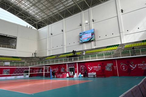 Kondisi GOR Bola Voli Indoor Sumut Sport Center, Kabupaten Deli Serdang, Sumatera Utara, Kamis (12/9/2024). Foto: Tri Vosa/kumparan