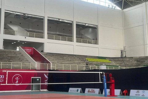 Kondisi GOR Bola Voli Indoor Sumut Sport Center, Kabupaten Deli Serdang, Sumatera Utara, Kamis (12/9/2024). Foto: Tri Vosa/kumparan