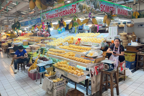 Pemandangan stan mangga namdokmai di Pasar Or Tor Kor Bangkok. Foto: Gadi Kurniawan Makitan/kumparan