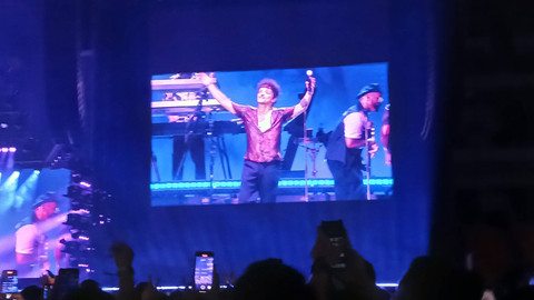 Bruno Mars sukses menggelar konser hari pertama di Stadion JIS, Jakarta Utara, Rabu (11/9/2024). Foto: Iqbal Firdaus/kumparan