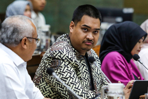 Menpora Dito Ariotedjo (tengah) mengikuti rapat kerja dengan Komisi X DPR di Kompleks Parlemen, Senayan, Jakarta, Kamis (12/9/2024). Foto: Asprilla Dwi Adha/ANTARA FOTO