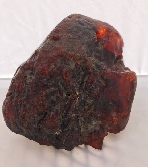 Penampakan batu amber senilai Rp 17 miliar.  Foto: Buzau County Museum