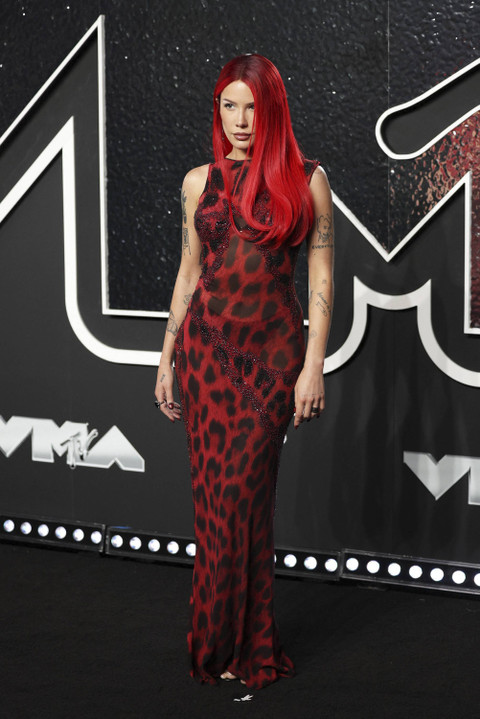 Halsey di MTV Video Music Awards. Foto: Andrew Kelly/REUTERS 