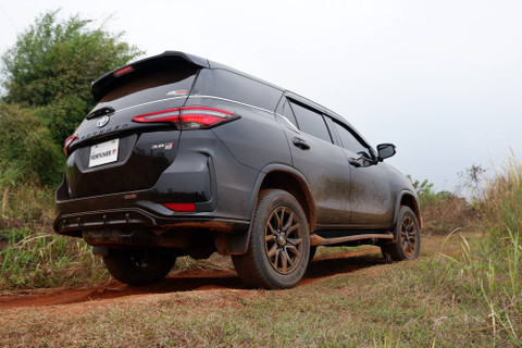 Jajal Toyota Fortuner 2.8 4x4 GR-S di medan off road. Foto: Sena Pratama/kumparan