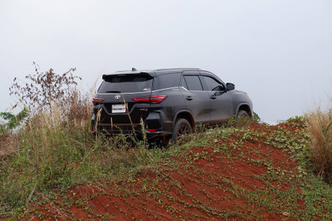 Jajal Toyota Fortuner 2.8 4x4 GR-S di medan off road. Foto: Sena Pratama/kumparan