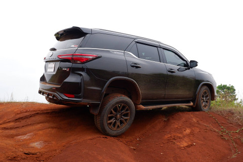 Jajal Toyota Fortuner 2.8 4x4 GR-S di medan off road. Foto: Sena Pratama/kumparan