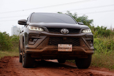 Jajal Toyota Fortuner 2.8 4x4 GR-S di medan off road. Foto: Sena Pratama/kumparan