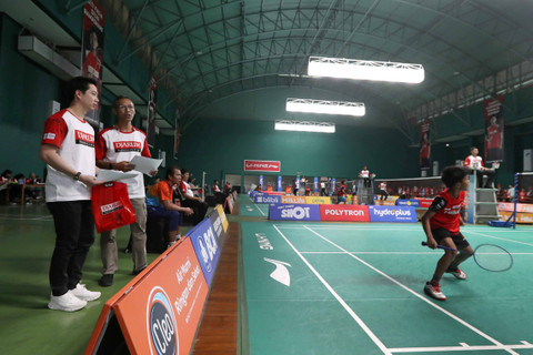 Kevin Sanjaya dan Sigit Budiarto di tengah Audisi Umum PB Djarum 2024 di GOR Djarum Jati, Kudus, Jawa Tengah, Jumat (13/9/2024). Foto: Dok. PB Djarum
