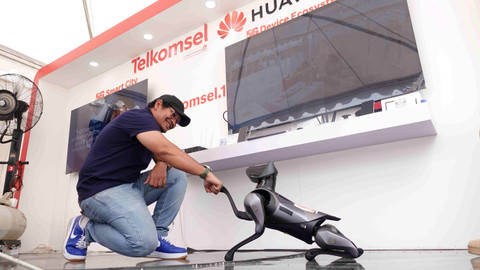 Telkomsel menghadirkan showcase inovasi teknologi 5G di ajang Pekan Olahraga Nasional (PON) XXI Aceh-Sumut 2024. Foto: Telkomsel