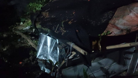 Bagian rumah Agus Arief yang terdampak longsor di Jalan Siliwangi, Kota Bandung, pada Sabtu (14/9). Foto: Robby Bouceu/kumparan