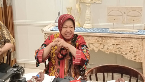 Bakal calon Gubernur Jawa Timur, Tri Rismaharini, di salah satu rumah makan di Surabaya, Sabtu (14/9/2024). Foto: Farusma Okta Verdian/kumparan