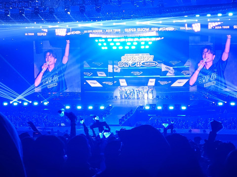  Penampilan Super Junior di konser  (Super Show Spin-Off: Halftime) in Jakarta yang digelar di BCIS Ancol, Sabtu (14/9). Foto: Ela Nurlaela/kumparan