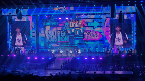 Penampilan Super Junior di konser  (Super Show Spin-Off: Halftime) in Jakarta yang digelar di BCIS Ancol, Sabtu (14/9). Foto: Ela Nurlaela/kumparan