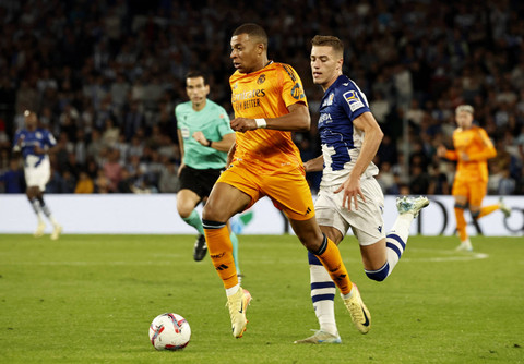 Pemain Real Madrid Kylian Mbappe saat beraksi pada pertandingan La Liga antara Real Sociedad melawan Real Madrid di Reale Arena, San Sebastian, Spanyol, Sabtu (14/9/2024). Foto: Vincent West/REUTERS 