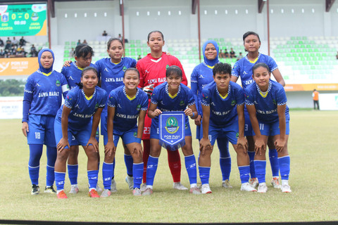 Pemain PON Jawa Barat sedang berfoto bersama jelang final PON 2024 melawan DKI Jakarta, Sabtu (14/9). Foto: Dok. Ahmad Maherdika/@fotobolakita