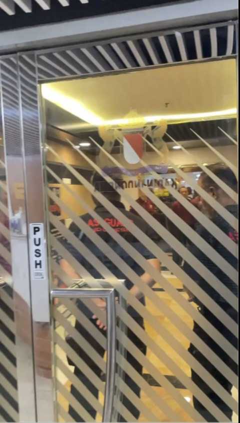 Konferensi pers Arsjad Rasjid diblokir oleh oknum di Menara Kadin, Minggu (15/9/2024). Foto: Dok. Istimewa