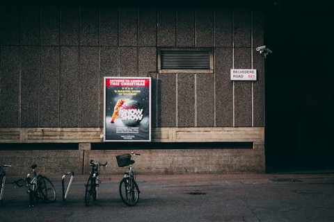 Ilustrasi untuk Teks Iklan Merupakan Media Komunikasi yang Biasanya Dapat Dilihat di. Sumber: Unsplash/Jeremy Downes