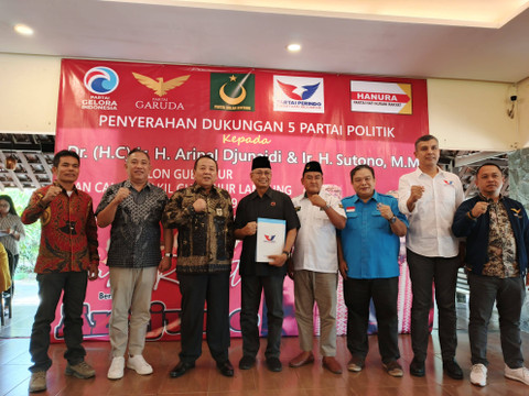 Penyerahan surat dukungan oleh lima partai non-parlemen kepada bakal calon gubernur dan wakil gubernur Lampung, Arinal Djunaidi dan Sutono | Foto : Eka Febriani / Lampung Geh