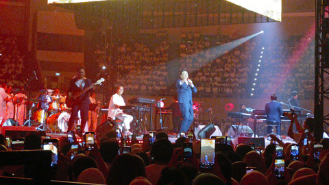 Konser 2 Tahun Menuju 40 Grup Musik Kahitna di JCC, Jakarta, Selasa (17/9/2024). Foto: Aprilandika Pratama/kumparan