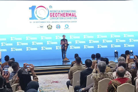 Presiden Joko Widodo (Jokowi) secara resmi membuka acara Indonesia International Geothermal Convention and Exhibition (IIGCE) 2024 di Jakarta Convention Center (JCC), Jakarta Pusat, Rabu (18/9/2024). Foto: Zamachsyari/kumparan