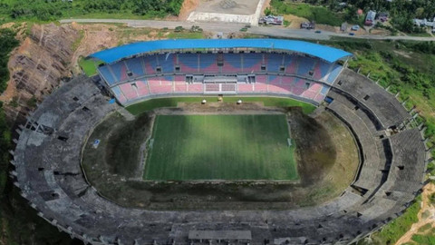 Foto udara kondisi Stadion Utama Sumatera Barat di Nagari Sikabu Lubuk Alung, Padang Pariaman, Sabtu (8/6/2024). Foto: Iggoy el Fitra/ANTARA FOTO 