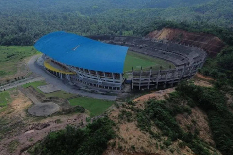 Foto udara kondisi Stadion Utama Sumatera Barat di Nagari Sikabu Lubuk Alung, Padang Pariaman, Sabtu (8/6/2024).  Foto: Iggoy el Fitra/ANTARA FOTO 