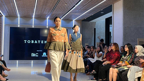 Koleksi dari Tobatenun dalam acara 'Menjalin Kisah: #PerempuanDirayakan Dengan Tobatenun'. Foto: Dok. kumparanWOMAN