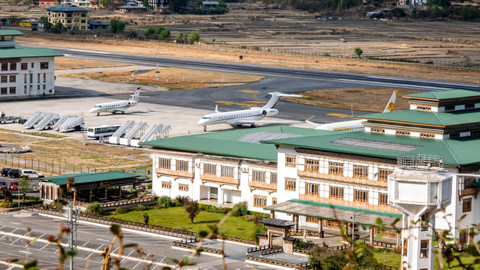 Ilustrasi Bandara Paro di Bhutan. Foto: Shutterstock