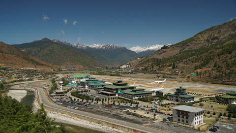  Ilustrasi Bandara Paro di Bhutan. Foto: Shutterstock