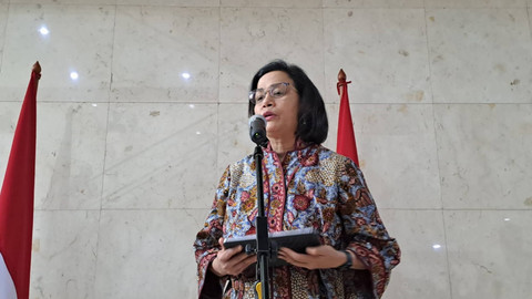 Menteri Keuangan (Menkeu) Sri Mulyani Indrawati menjawab pertanyaan wartawan usai mengikuti Rapat paripurna DPR RI RUU APBN 2025 di Kompleks Parlemen, Senayan, Jakarta, Kamis (19/9/2024). Foto: Ghifari/kumparan 