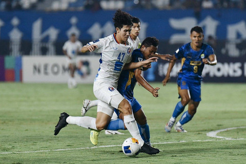 Persib Bandung melawan Port FC pada pertandingan AFC Champions League Two di Stadion Si Jalak Harupat, Bandung, Kamis (19/9/2024). Foto: X/@persib