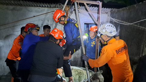 Nenek 65 tahun di Berbah, Kabupaten Sleman jatuh ke sumur sedalam 9 meter berhasil diselamatkan Tim SAR Gabungan. Foto: Dok. Basarnas Yogyakarta
