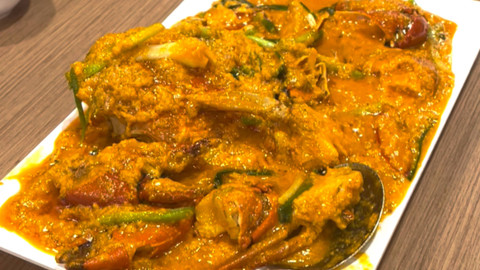 Kepiting goreng saus kari di Somboon Seafood Bantadthong, Bangkok. Foto: Gadi Kurniawan Makitan/kumparan