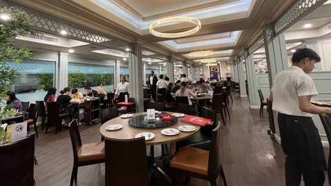 Suasana di dalam Somboon Seafood Bantadthong, Bangkok. Foto: Gadi Kurniawan Makitan/kumparan