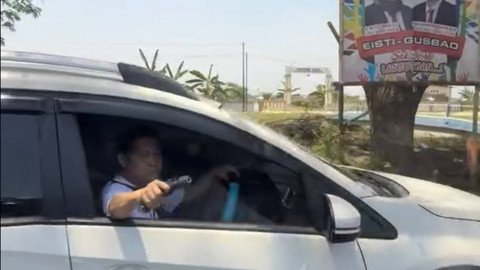 Sunarwan (60 tahun), pengemudi Honda BR-V yang melakukan aksi koboi dengan menembak ban mobil Mitsubishi Pajero di Demak. Foto: Dok. tyasamalia