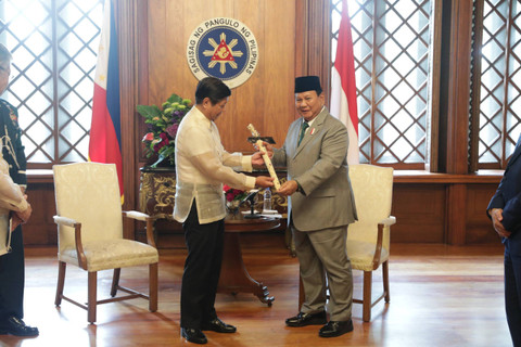 Prabowo Subianto melakukan kunjungan kerja (kunker) ke Filipina dan bertemu dengan Presiden Filipina Ferdinand Romualdez Marcos Jr., di Istana Malacanang, Manila, Jumat (20/9). Foto: Dok. Istimewa