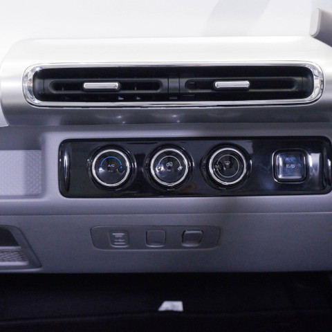 Detail eksterior dan interior mobil listrik Wuling Air ev Long range 300 Km. Foto: Sena Pratama/kumparan
