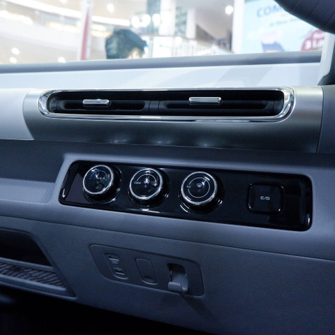Detail eksterior dan interior mobil listrik Wuling Air ev Long range 300 Km. Foto: Sena Pratama/kumparan