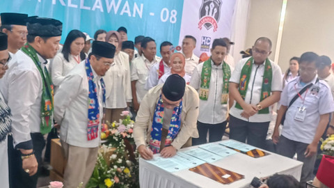 Pasangan Ridwan Kamil dan Suswono hadiri deklarasi dukungan Garnisun 08 di Cakung, Jakarta Timur, Sabtu (21/9/2024). Foto: Thomas Bosco/kumparan