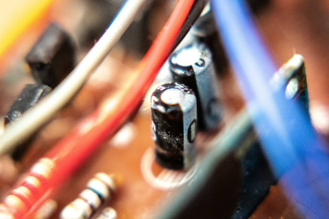Ilustrasi Dalam Proses Perakitan Rangkaian Listrik Arus Listrik Disalurkan melalui. Sumber: Unsplash/Brian Wangenheim