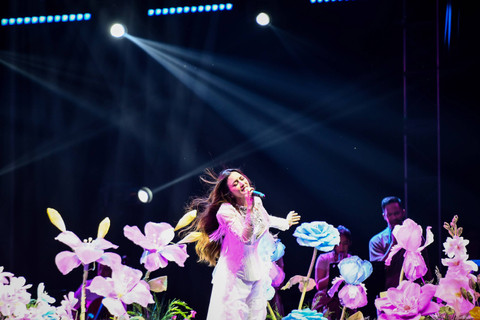 Penyanyi Mahalini tampil saat Festival Musik PestaPora 2024 di JIexpo Kemayoran, Jakarta, Sabtu (21/9/2024). Foto: ANTARA FOTO/Sulthony Hasanuddin