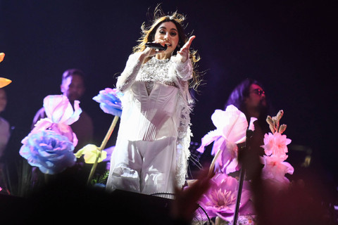 Penyanyi Mahalini tampil saat Festival Musik PestaPora 2024 di JIexpo Kemayoran, Jakarta, Sabtu (21/9/2024). Foto: ANTARA FOTO/Sulthony Hasanuddin