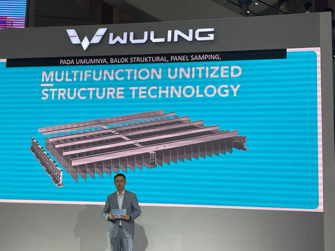 Wuling Motors perkenalkan MAGIC Battery mobil listrik yang akan dirakit di Indonesia.  Foto: Sena Pratama/kumparan