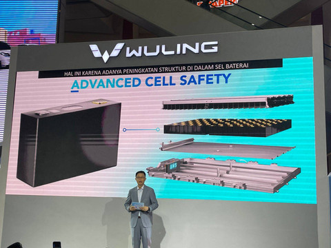 Wuling Motors perkenalkan MAGIC Battery mobil listrik yang akan dirakit di Indonesia.  Foto: Sena Pratama/kumparan