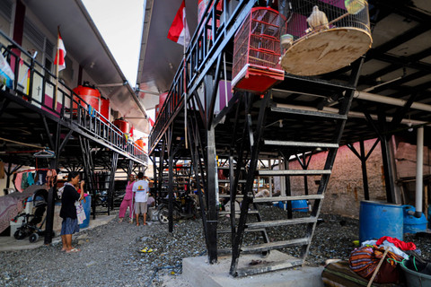 Sejumlah nelayan beraktivitas di Muara Angke, Jakarta Utara. Foto: Iqbal Firdaus/kumparan