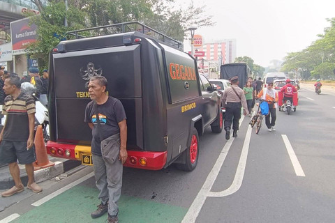 Suasana pengamanan jelang penetapan paslon Pilgub Jakarta di KPU DKI Jakarta, Minggu (22/8/2024). Foto: Zamachsyari/kumparan