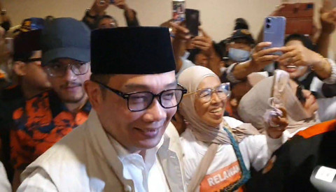 Bakal Calon Gubernur Jakarta Ridwan Kamil tiba di acara Deklarasi Relawan Bang Emil Teman Kita di Favehotel PGC, Cililitan, Jakarta Timur pada Minggu (22/9/2024). Foto: Abid Raihan/kumparan