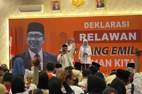 Ridwan Kamil menyapa 64 Ormas yang hadir di Deklarasi Relawan Bang Emil Teman Kita di Favehotel, Jakarta Timur pada Minggu (22/9/2024). Foto: Abid Raihan/kumparan